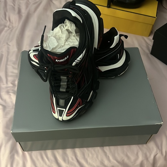 Balenciaga - Picture 2 of 2